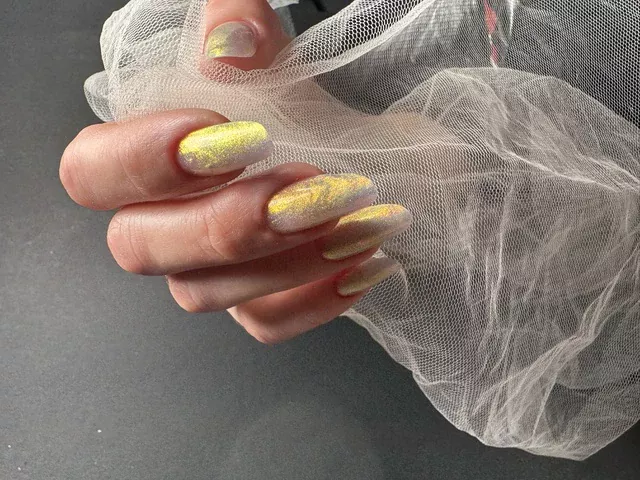 Gold-Chrome Nageldesign