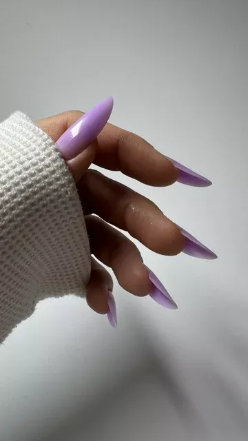 Lange Stiletto-Modellage in Flieder – No-File Technik