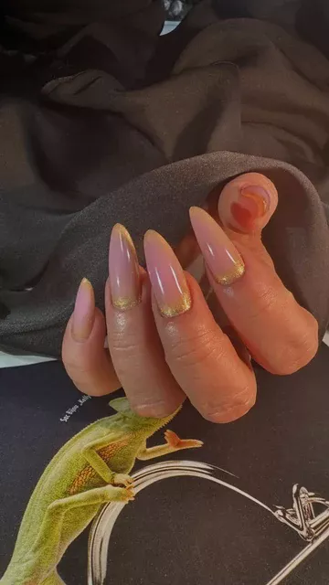 Nude-Modellage mit Blattgold-Spitzen – No-File Technik